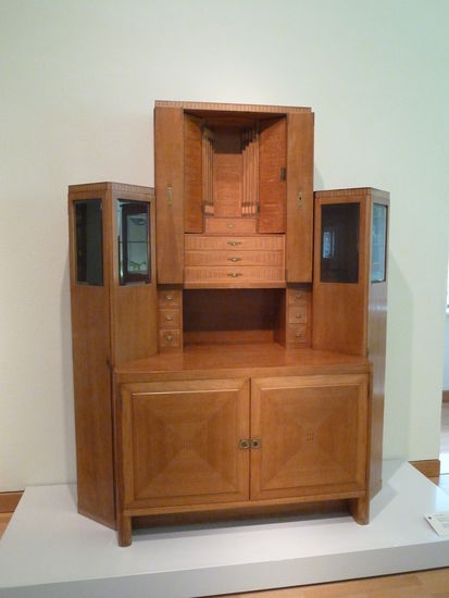 Für Mietshäusergruppe Künstlerkolonie - Schrank aus dem Haus Albin Müller - 1908  - Nussbaum/Ahorn