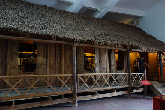 ein Stelzenhaus der 'Black Thai'