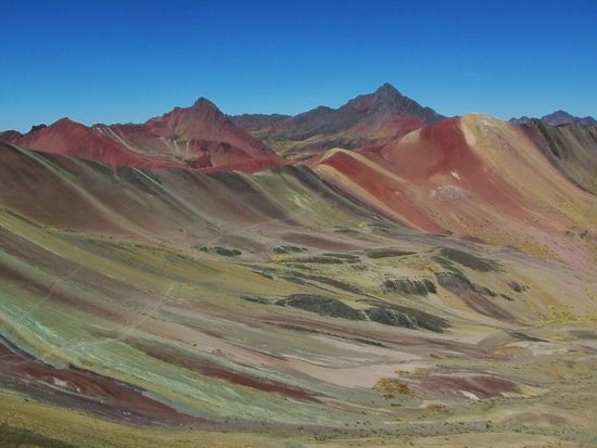 von dort in die einmalige Schönheit der Rainbow Mountains