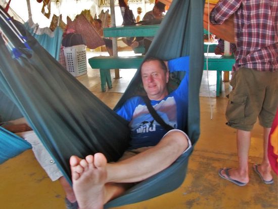 in der Hängematte auf einem Frachtschiff nach Iquitos