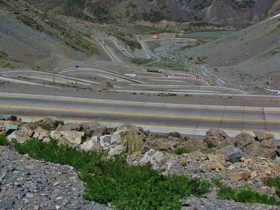 Es geht viele Serpentinen hinauf.