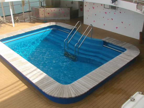 Es gibt einen Pool,