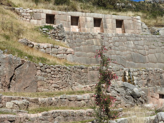 Tambomachey ist ein Wasserheiligtum und das kristallklare Wasser aus unterirdischen Quellen diente als Weihwasser