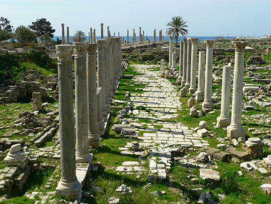 Die suedlibanesische Stadt Tyros (ein roemischer Tempel)