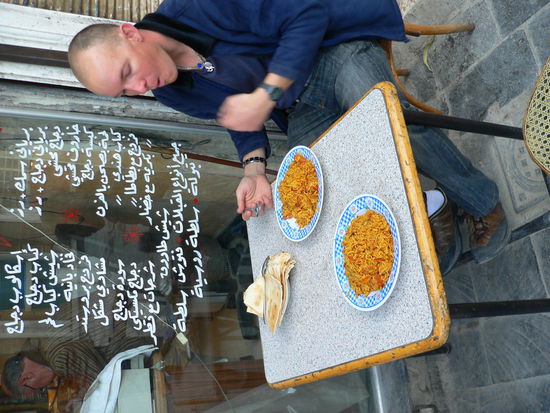 Hab grad vor 30 minuten gegessen. Endlich einmal Reis (hier Billy aus Australien)