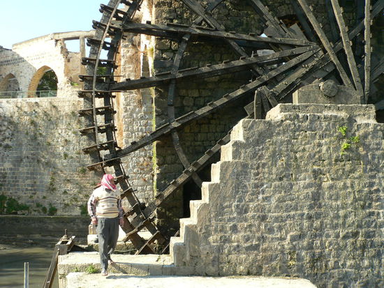 Eines der Wasserraeder in Hama (Syrien)