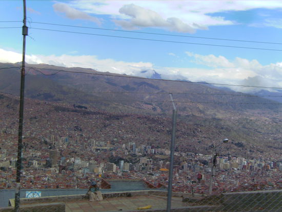 Ein erster Blick auf La Paz als wir von El Alto hinunter gefahren sind