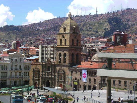 Plaza San Francisco mit der gleichnahmigen Kirche