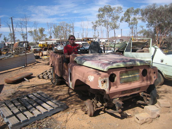 Schrottplatz auf dem Weg ins Outback da sind ber die Jahrzehnte einige