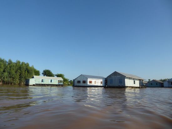 Jedes schwimmende Haus eine Fischfarm