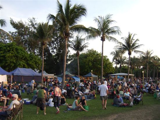 ...und einen Strandmarkt am Abend besuchen!