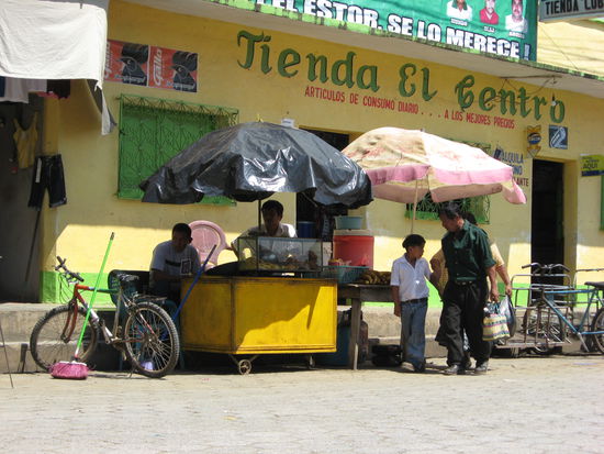 lecker essen auf der strasse - hier wie ueberall