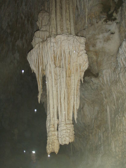 und normale tropfsteine