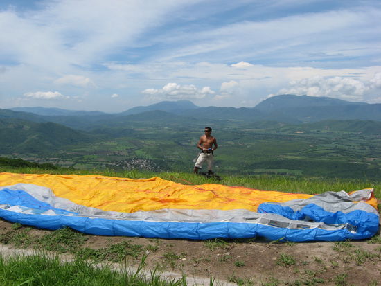 first steps: den paraglider ausbreiten