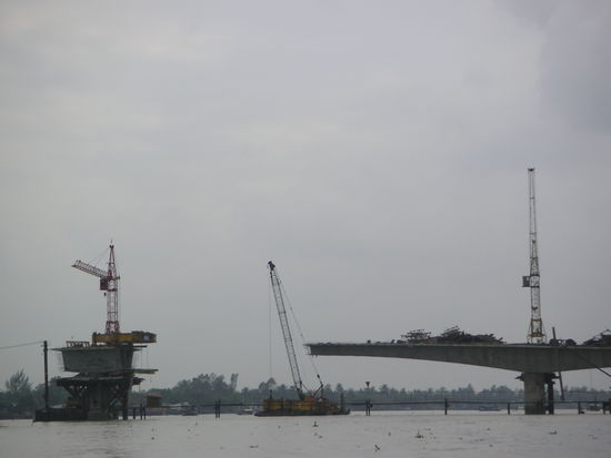 so sieht das aus, wenn eine bruecke gebaut wird