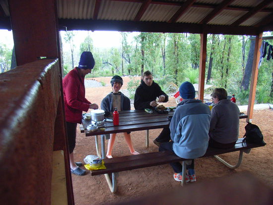 Aehm...
Der Kollege neben mir gehoert zu der Dame links im Bild!
Arbeitskollegen hatten sie ihr mitgegeben und darauf bestanden das sie Fotos mit ihr auf dem Track macht
-sagt sie 
Lederklamotten und Ketten wollte sie nicht schleppen und deshalb schon zu Hause gelassen.Immerhin trug sie die Puppe nicht aufgeblasen mit sich herum.
