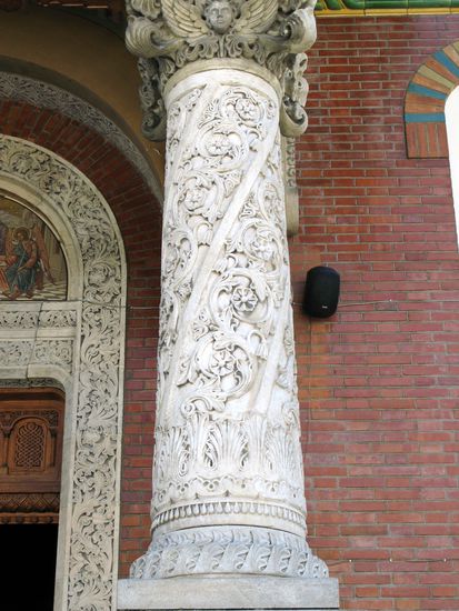 2010 - Kloser Sinaia; Säule beim Eingangsportal