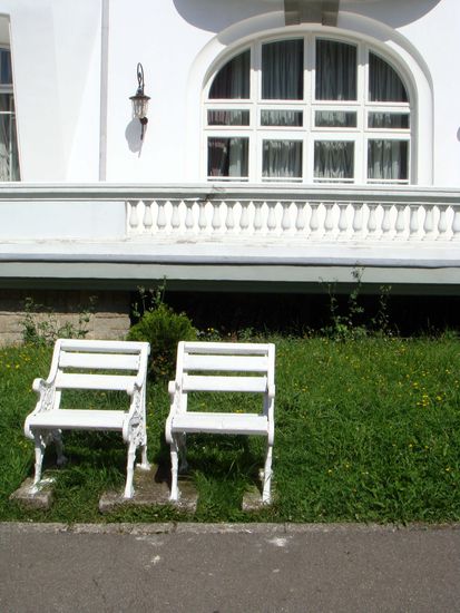 2010 - Sinaia; der Park ist hübsch gestaltet, die Bäume spenden Schatten...