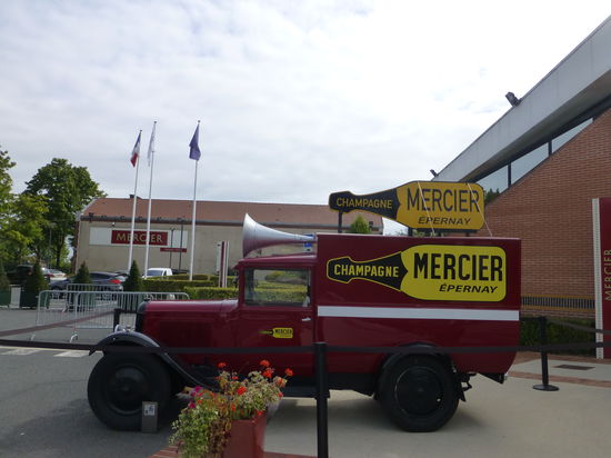 Bei Mercier unternehmen wir eine Keller-Besichtigung