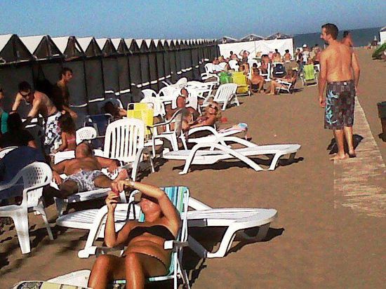 Dicht gedrängt am Playa Arena in Mar del Plata