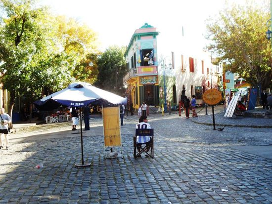 In La Boca treffe ich doch tatsächlich meinen alten Fussballerkollegen - und ich dachte, dass er in den Vereinigten Arabischen Emiraten weilt...