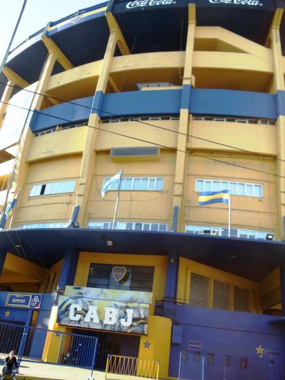In La Boca steht das Stadion der Boca Juniors. Hab's glaube ich schon mal hier gezeigt - mir gefällts halt