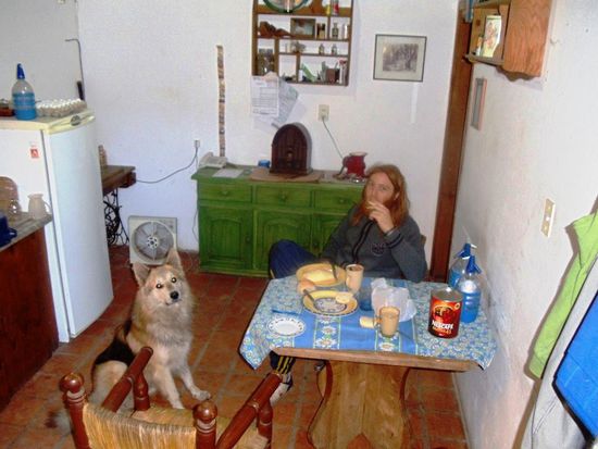 In Tigre im Haus von Lucas mit seinem Hund Gaspar bei Frühstück
