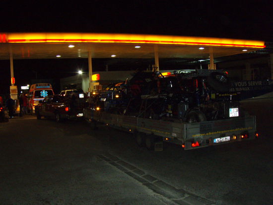 Tanken bei Nacht i Tunis