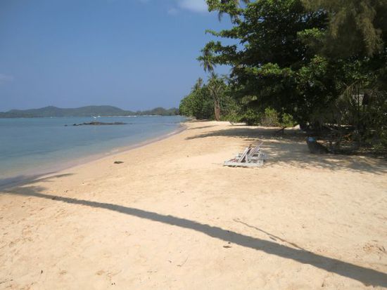 der Strand am  "Island Hut Resort"