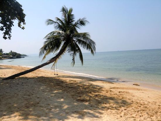 auf der anderen Seite des  "Island Hut Resort"