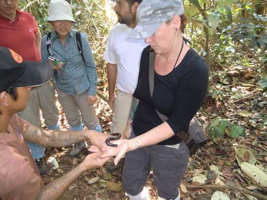 Tanja nimmt in "todesmutig" auf die Hand