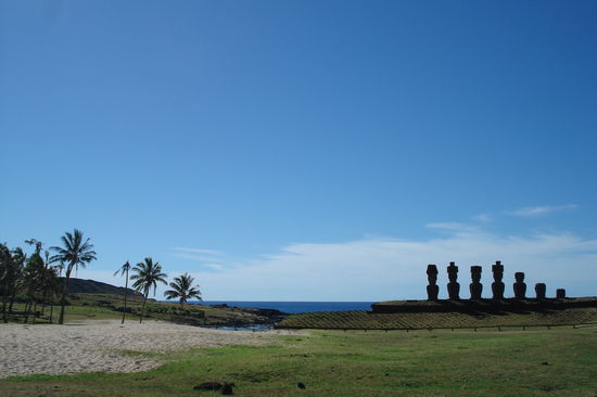 7 Moais am Strand von Anakena.