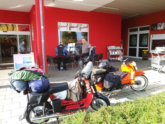 2. Kaffee Pause gegen 8:00 Uhr.