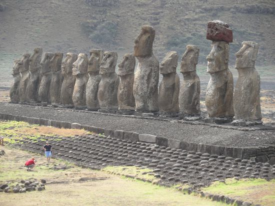 "Die 15 Moai"