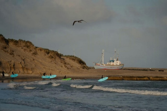 Surfen an der dänischen Nordseeküste.