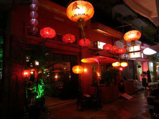 Die Miss Wong-Bar, eine der schoensten Bars...