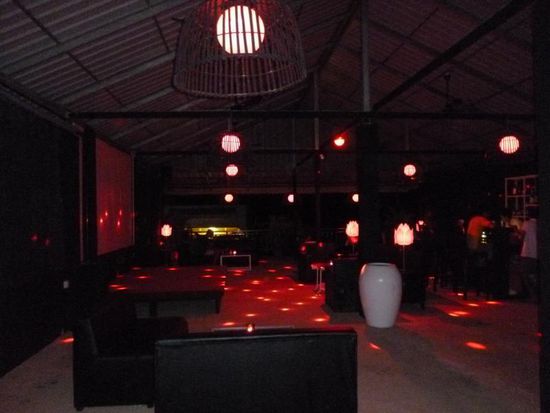 Reingefeiert hatten wir aber schon am Vorabend in der 8-Bar ...