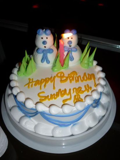 ... und als Ueberraschung gab es vom Barteam eine kleine Geburtstagstorte - HAPPY BIRTHDAY zum 33. - Lieber Bjorn!!!!