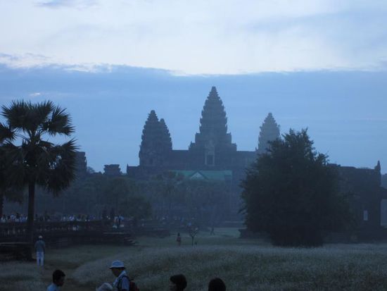 ... und endlich kommt der Tempel aus dem Nebel.