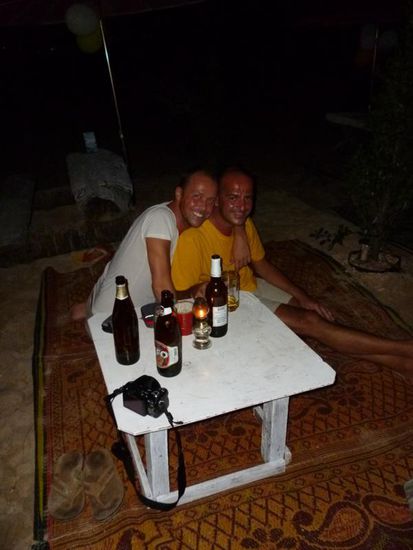 So wurde es mal wieder ein gelungener schoener und langer Abend (zum Glueck koennen wir immer ausschlafen  )