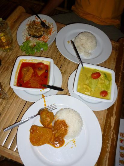 ... und bekommt das leckerste Thaiessen, dass man sich nur wuenschen kann - mmmh!!!