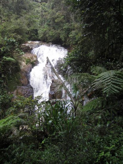 ... vorbei an Wasserfaellen
