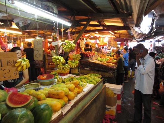 Wenn man die Auslagen an den Marktständen sieht, möchte man am liebsten gleich richtig einkaufen...