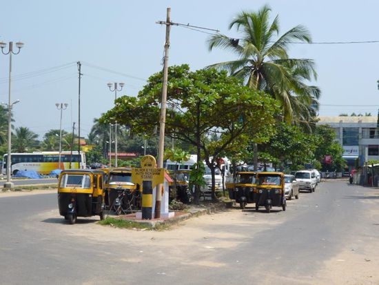Colva Taxi- und Tuk-Tuk-Stand. Die Preise sind aber total ueberzogen.
