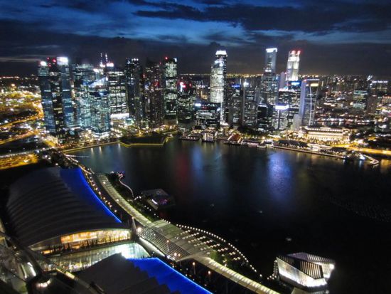 und hier der Blick vom MBS zur anderen Seite auf die Skyline der Stadt...