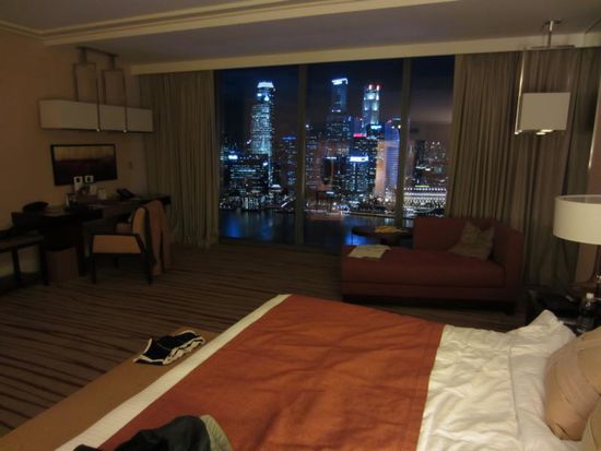 ... der nachts natürlich noch imposanter war.