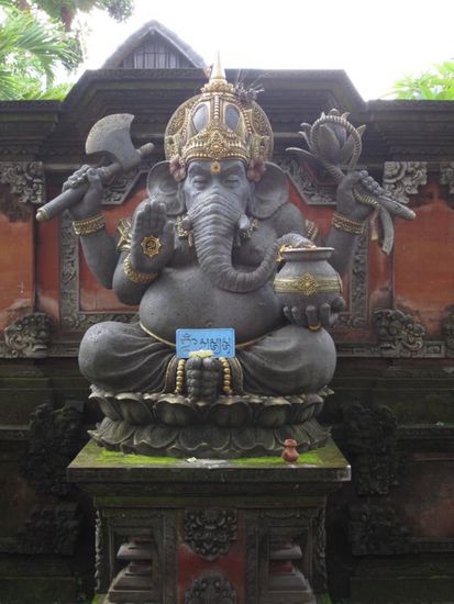 Einige schöne Hindutempel liegen direkt in der Stadt.