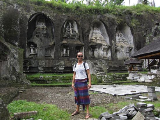 ... in den man aber nur mit Sarong reingelassen wird.