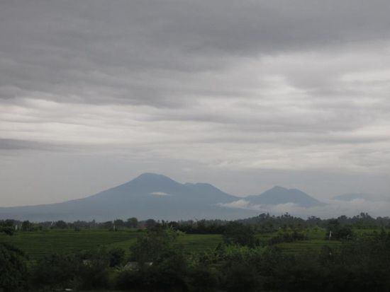 Im Hintergrund konnte man die Vulkane der Insel sehen.