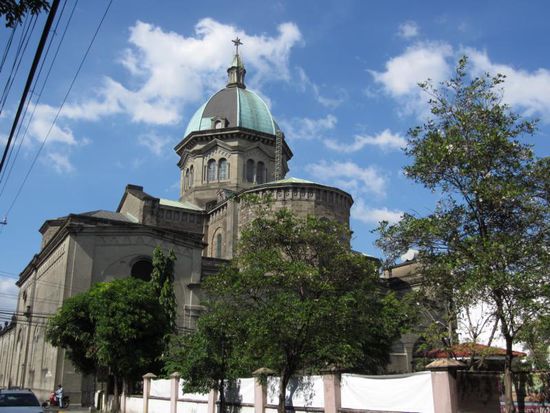 Die prächtige Kathedrale von Manila - der Einfluss der katholischen Kirche ist unverkennbar.